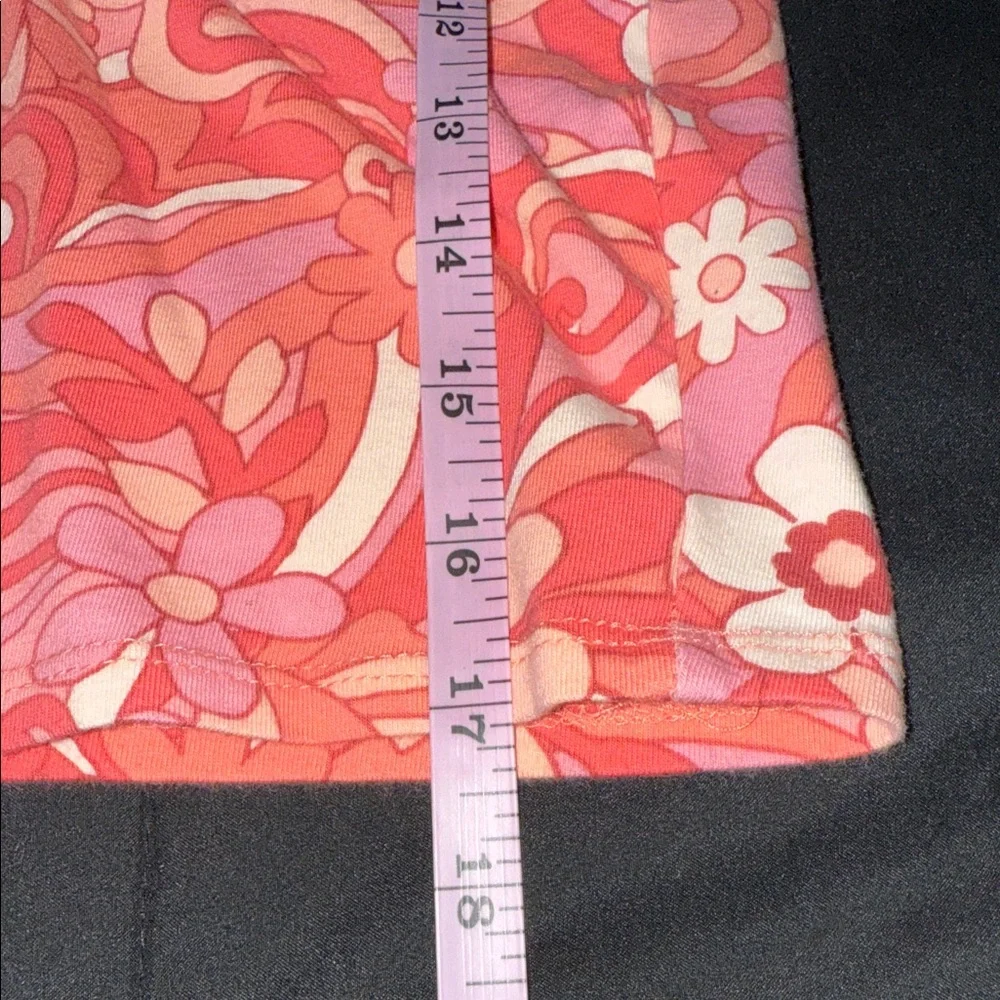 π€FREE W/PURCHASE - HOLLISTER RETRO FLORAL CROP TOP SIZE Mπ€ - Picture 6 of 7